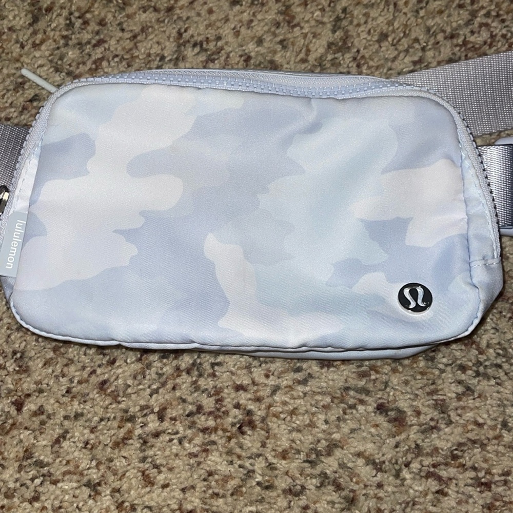 Lululemon Everywhere Belt Bag 1L